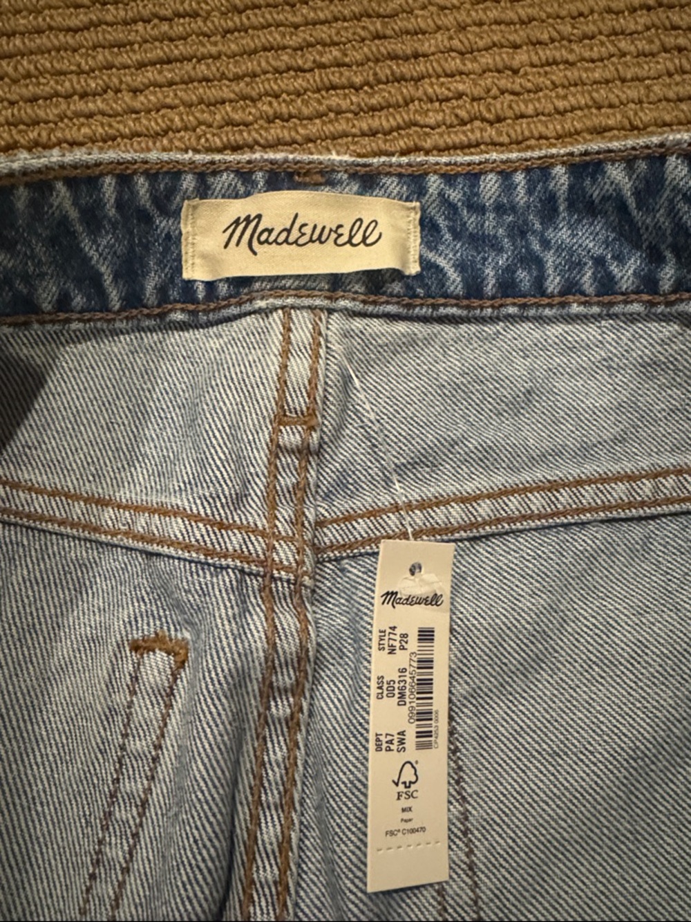 Madewell Women’s Curvy Straight Leg Light Blue Straight Jeans - Picture 2 of 3